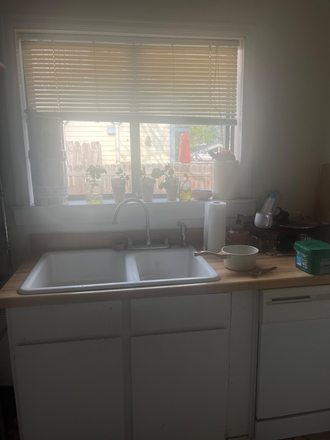  - Cute room on grove street SUMMER sublet