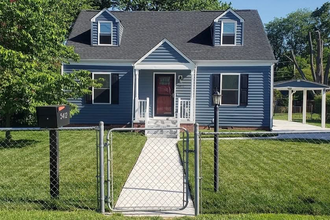 Front of house - Jahnke Road House