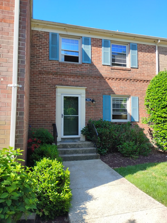 Photo - $3600  4 br 4bath (3 full baths) TH -All utils inc( elec trash gas cool water mainten) House