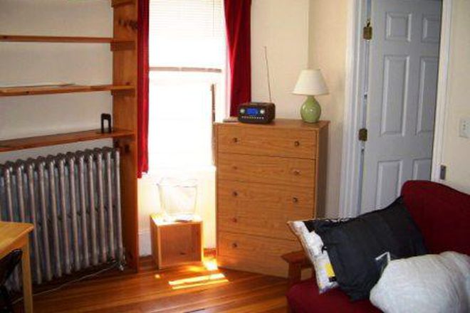 bedroom - 61 Fayette St/Inman Sq-Ctrl.Sq-Harv.Yard, Cambridge. Apartments