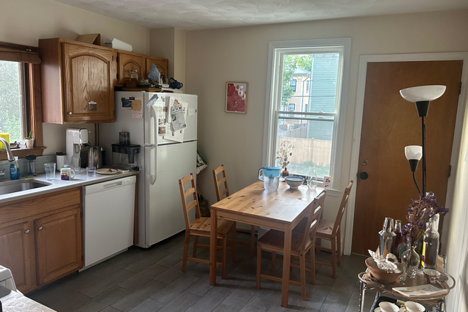 Kitchen - Join a beautiful 3-bed apartment right next to Harvard Law School