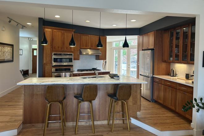 Kitchen - Large Modern Furnished Duplex with Mountain Views (for Winter and Spring Visitors) Duplex