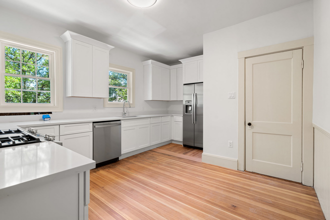 Similar Kitchen - NO BROKER FEE - Updated 6-BR near campus - New Kitchem, A/C, and 2 brand new bathrooms Apartments