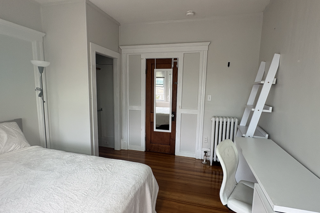 Bedroom - Bedroom sublet in duplex unit close to campus Duplex