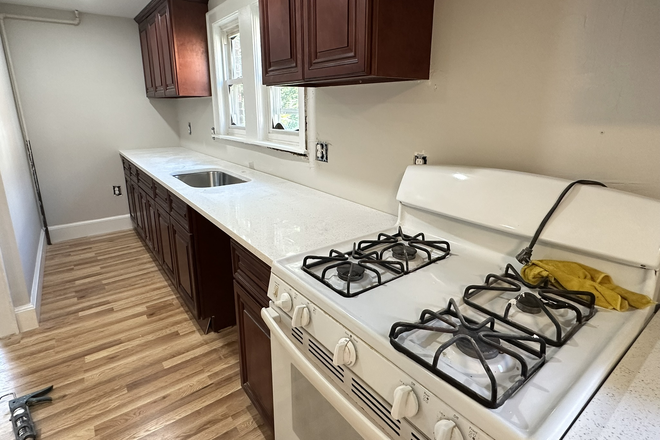 KITCHEN - SHORT TERM FURNISHED FALL/SPRING ROOM RENTAL