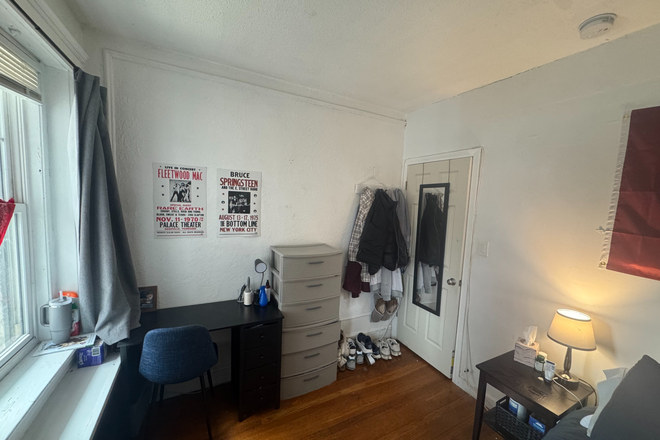 Bedroom 1 - (JUN-AUG 2026) SUMMER SUBLET - FULLY FURNISHED 3-PERSON APARTMENT NEAR MBTA GREEN LINE/BUS