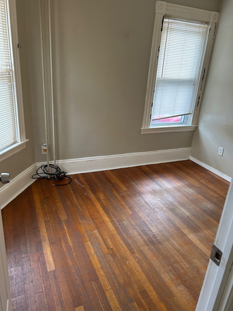 Bedroom - Best$$  flexible room rental included utilities&Wi-Fi and SRTA bus at the house. Prefer Texting 1st