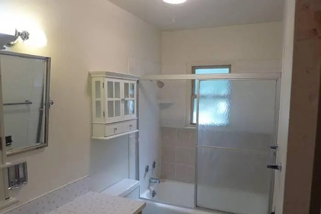 Bathroom - Location-central to campus and Pearl Street Mall. Townhome