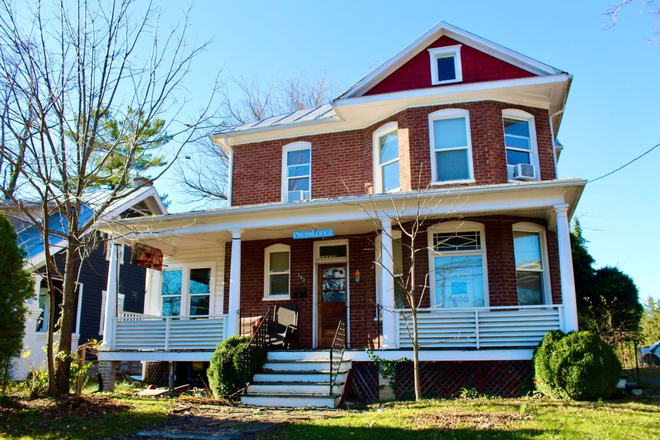 Front - Downtown home for rent for the upcoming school year!