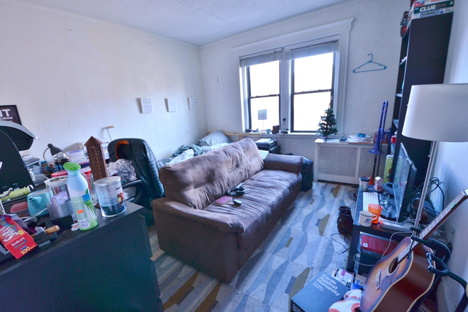 1 bed split - NO Broker's Fee!! Avail 9/1 - SPACIOUS & SUNNY 1 BED SPLIT (2 BED) on Boylston St. Apartments