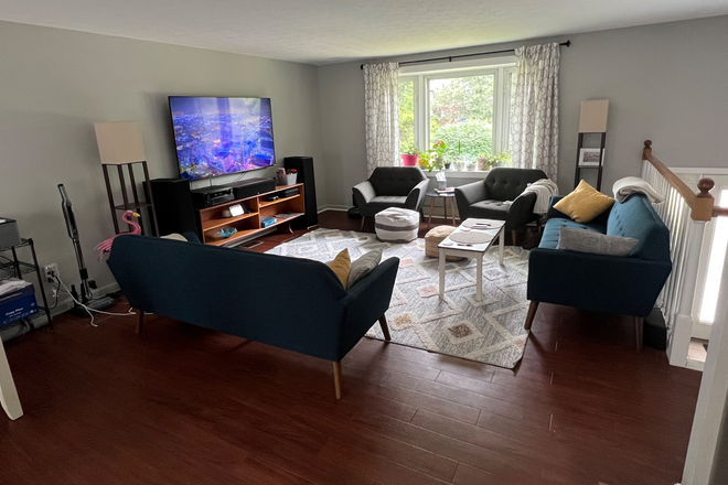 Living Room - Quiet Family Home
