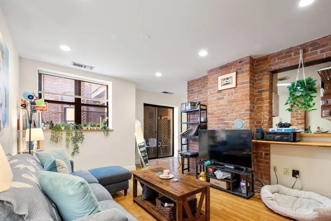 Call NOW for showings! 617-236-8600 - GAINSBOROUGH ST - MODERN 2BR/1BA IN SYMPHONY FOR *9/1/2026* W/ IN UNIT LNDRY, EXP BRICK, A/C, DW!