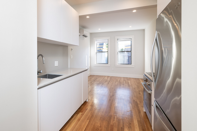 Hub Realty - Brighton Center, beautiful 3 bedroom with new kitchen and bath, on 57 bus, free one month rent Apartments