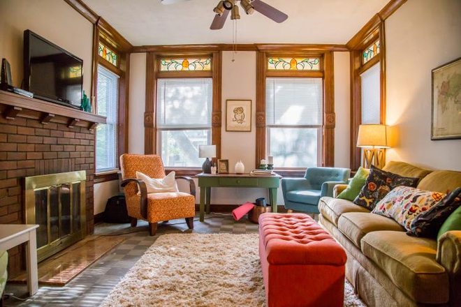 living room - Charming 1250 sq ft 2 bed less than a block from Tower Grove Park Duplex