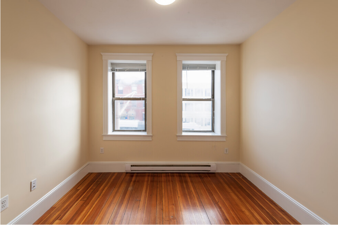 Hub Realty - Mission Hill, sunny front facing 4 bedroom 2 bathroom on Green line T Apartments