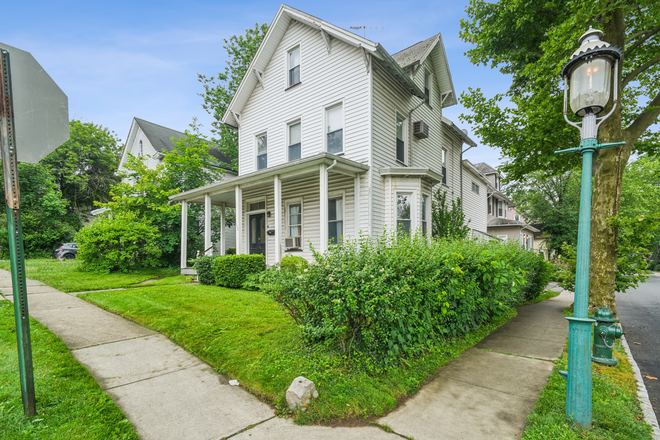Exterior - Perfect SH Student Rental House