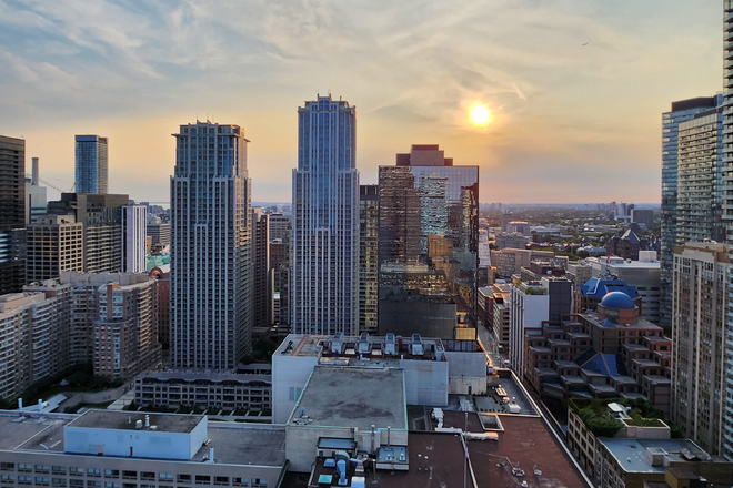 Sunset view - High-Floor 2B/2B Premium Suite at Yonge & College – Parking & Locker Inc.