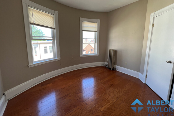 Bedroom #1 - Cute 2nd floor 4 Bed on Sunset Street in Mission Hill Apartments