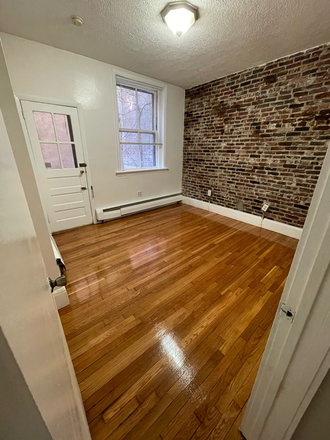 bedroom - Awesome 2 Bed in Beacon Hill on Garden St!! Available 9/1/2025 Apartments