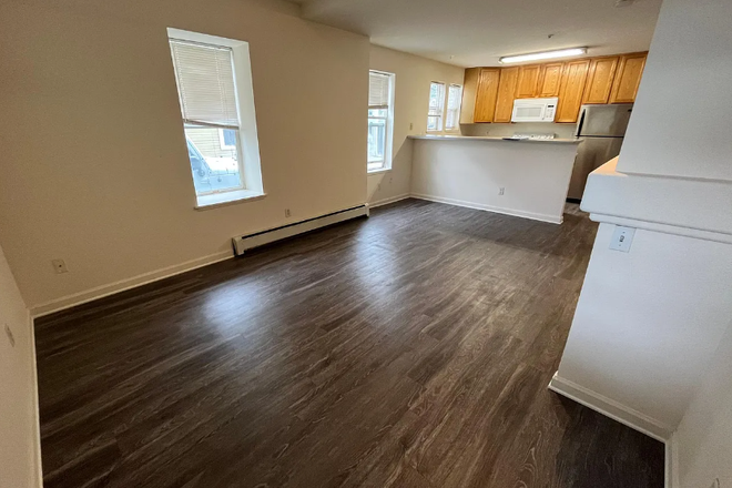 living room - 17th Street House near campus