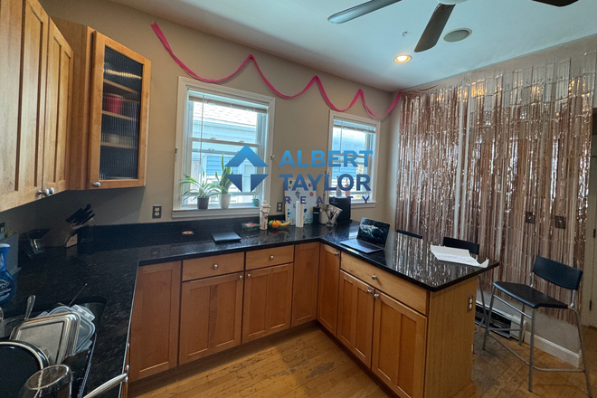Kitchen - Spacious 4 Bed 1 Bath with Laundry!!