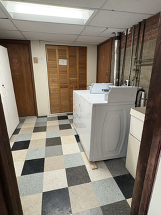 Laundry Room - 3 Bedroom house close to UVM Campus