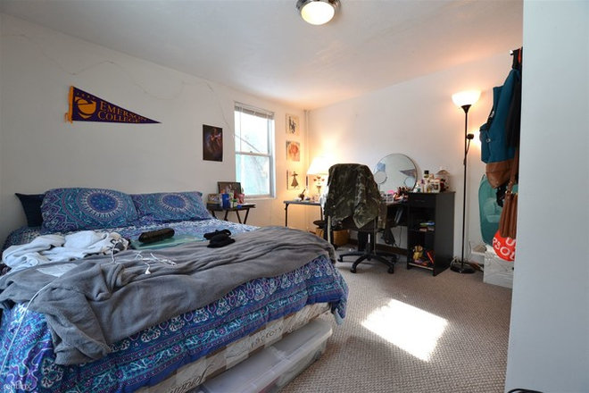 Hub Realty - Brighton, newly renovated 3 bedroom duplex Apartments