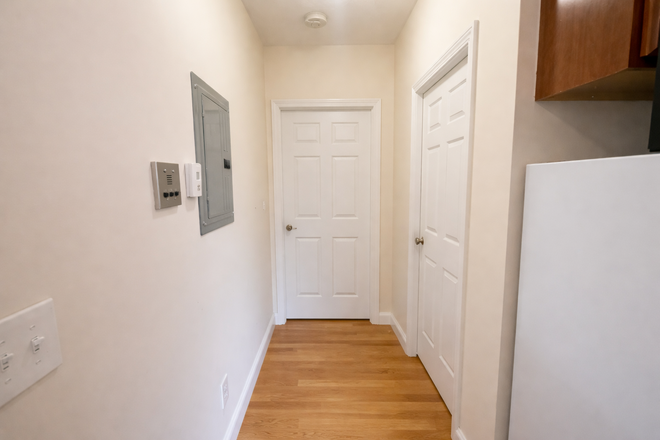 . - BEAUTIFUL 1 BED, HEATING INCLUDED, NO BROKER FEE! Apartments
