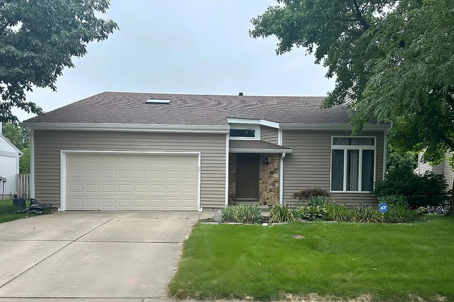 front - House in University Village