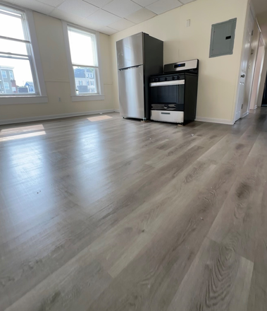 Kitchen (brand new stove & refrigerator) - 3BD/1BA Apartment (1Block from North Campus) 6-month Lease!