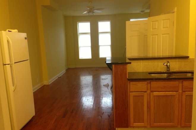 dinning room - Townhouse with 3-bedroom for rent or roommate wanted near medical district / west campus