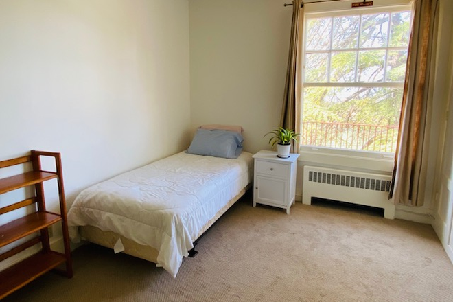 Bedroom - Private Bay View Room 1 Block from Campus & Utilities Included Rental