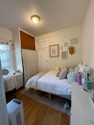 Bedroom - Spring sublease on the hill House