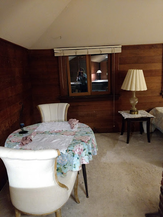 Dining table in room - Stuart House