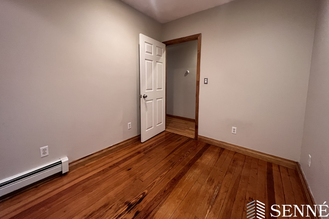 1 - Lovely 2.5 bed/1 bath apartment in a multi-family house