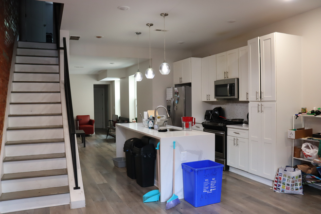 Kitchen - 4 Beds, 3 Baths House, 28 N Preston St