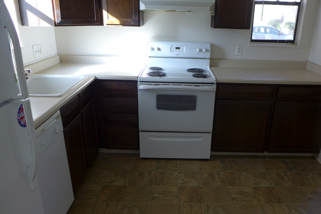 3 - AVAILABLE 6/5: 3560 Arthur Ct #1 Apartments