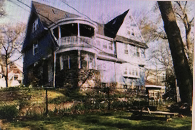 1 - Now, 6/1, 7/1, 8/1,9/1+/-,Female Room,Furnished,Sunny,Skylights,WD,DW,A/C, Walk to MBTA D,C,B line.