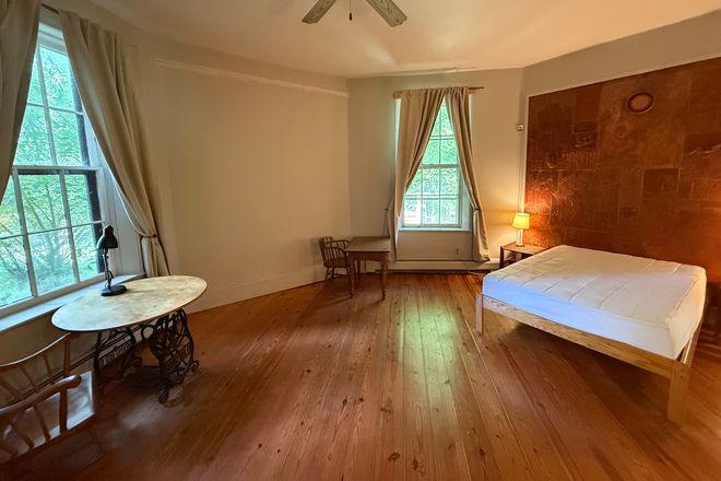 Private Bedroom - One private bedroom and shared bathroom in 4 bedroom apartment