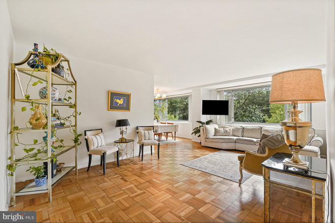 Living Room Entry - Spacious Luxury 3 Bedroom Condo with 2 Baths