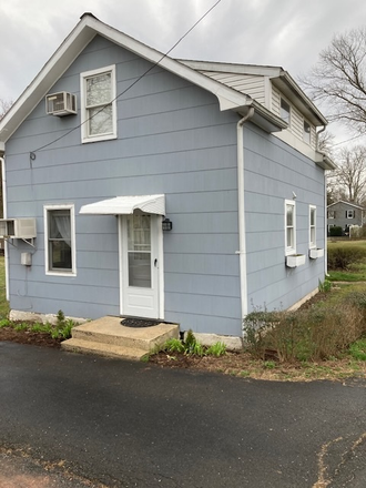 Side entrance - 2BR Carriage House for PU affiliate only-Washington Ave-Princeton