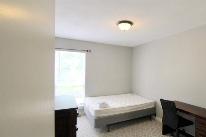 Bedroom - Privately owned Fox Townhouse