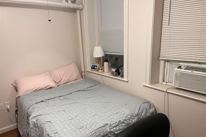 Bedroom (Full Bed) - Lease takeover for 1 of the 2 Bdrm *Symphony Area*