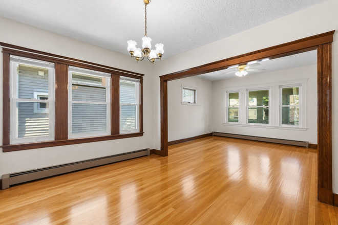 Living room - 3 Bedroom 1 Bathroom Near Tufts Apartments