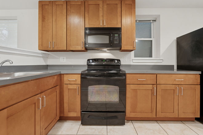 Kitchen - 1740 North Sydenham Street B Apartments