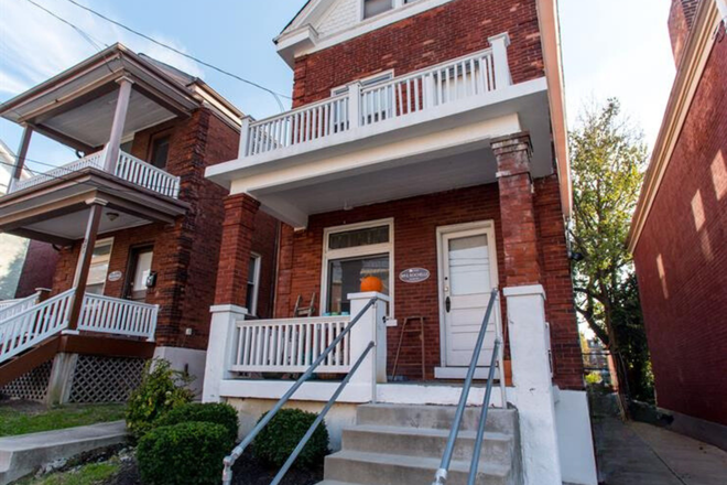 219 E Rochelle Exterior - 219 E Rochelle