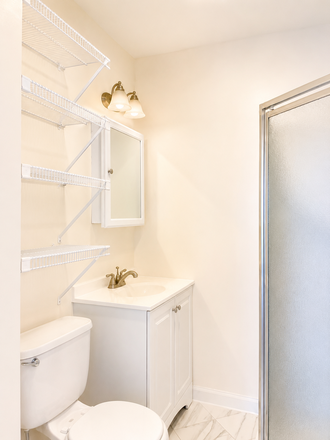 tile bathroom - flex start dates starting 8/1/26  2B1B High ceilings, Wood floors, located in the center of town Apartments