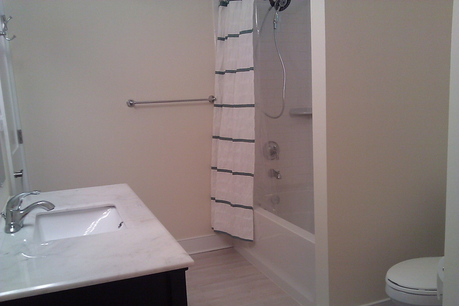 Bathroom - Comfortable studio close to public transportation, shopping, restaurants and parks