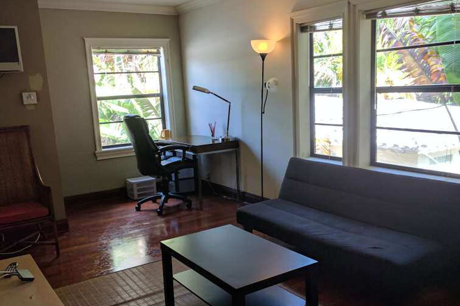 HI-SPEED INTERNET, COMCAST INCL. IN RENT - Charming , centrally located studio with first class finishes, private entrance , second floor House