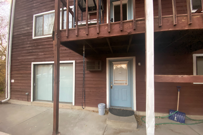 Outside - 3 Bedroom/ 2 Bath Apartment Close to Campus